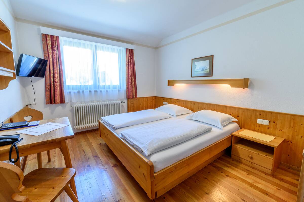 Double Room | Soundproofing, WiFi (free), bed sheets