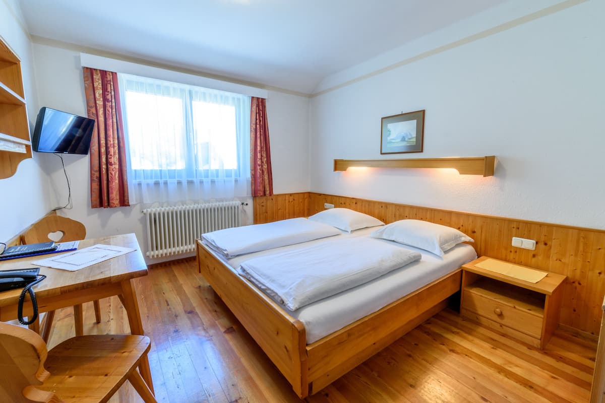 Double Room | Soundproofing, free WiFi, bed sheets