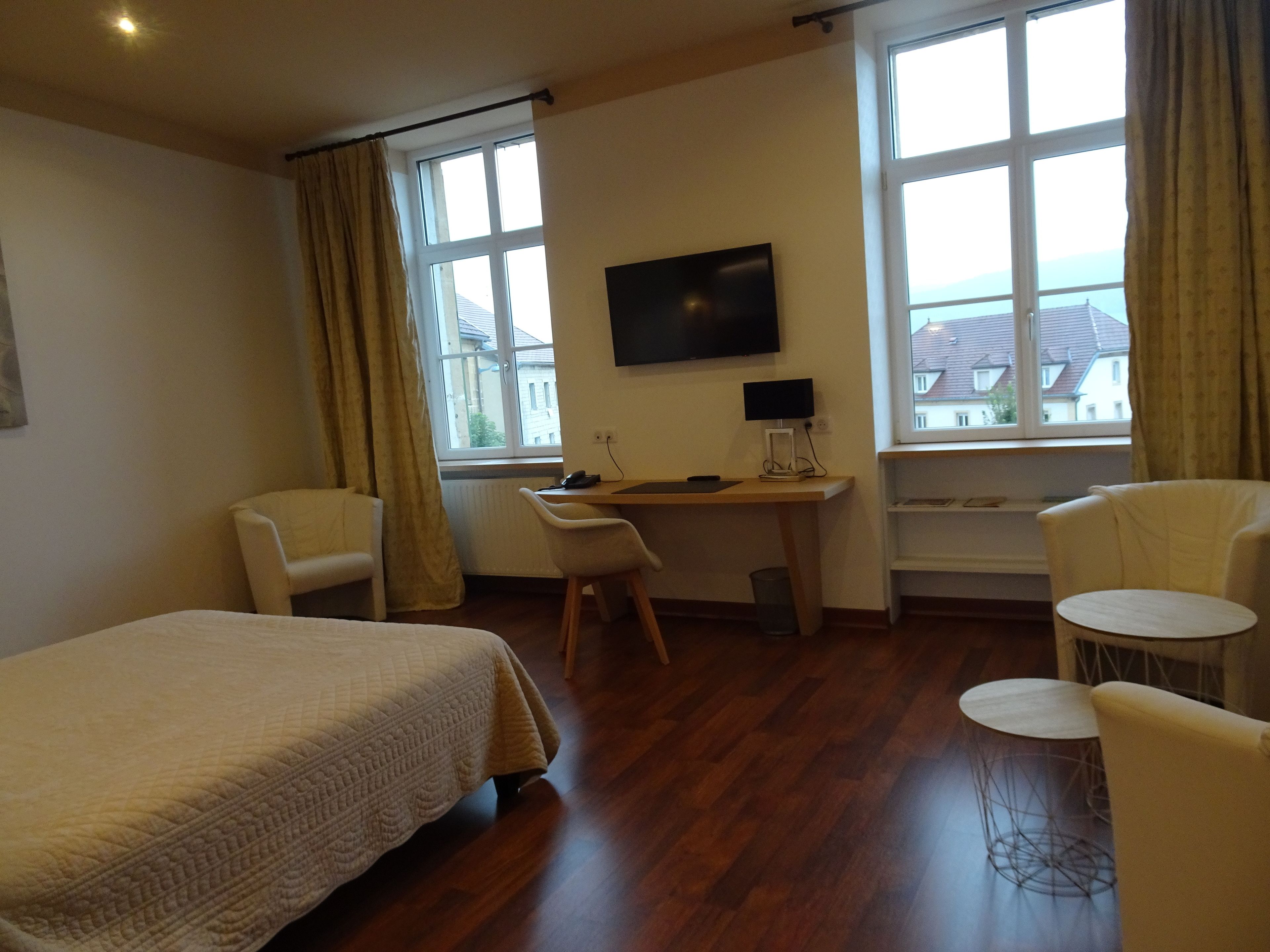 superior suite | desk, iron/ironing board, free wifi, bed sheets