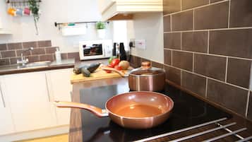 Deluxe Apartment, 1 Bedroom | Private kitchen | Full-sized fridge, microwave, oven, stovetop