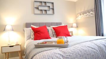 Deluxe Apartment, 1 Bedroom | 1 bedroom, individually decorated, individually furnished
