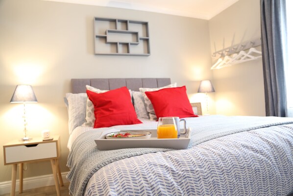 1 غرفة نوم وبديكورات فريدة لكل غرفة وطراز فريد لكل وحدة