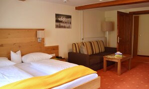 Suite | Een kluis op de kamer, een bureau, gratis babybedden, gratis wifi
