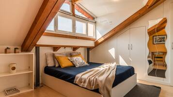 3 bedrooms, desk, iron/ironing board, WiFi