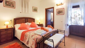 3 bedrooms, in-room safe, iron/ironing board, travel crib