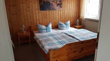 Apartemen, balkon (incl. cleaning fee 39 EUR) | 2 kamar tidur, meja kerja, dan tempat tidur bayi gratis