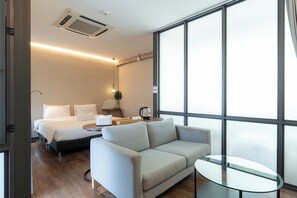 Wonder Exclusive Suite | Peti besi dalam bilik, meja, kalis bunyi, Wi-fi percuma 