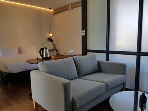 Wonder Exclusive Suite | In-room safe, desk, soundproofing, free WiFi - Wonderwall Hotel (Chiang Mai)
