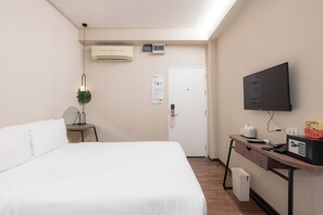 Superior Double Room | In-room safe, desk, soundproofing, free WiFi - Wonderwall Hotel (Chiang Mai)