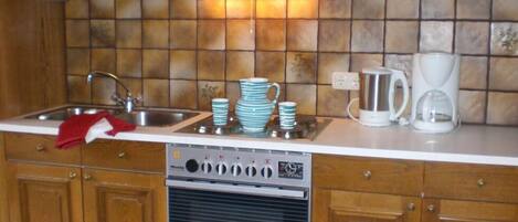 Comfort Condo (Morgensonne) | Private kitchen | Full-sized fridge, microwave, oven, stovetop