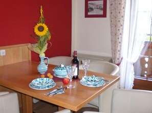 تناول الطعام داخل الغرفة