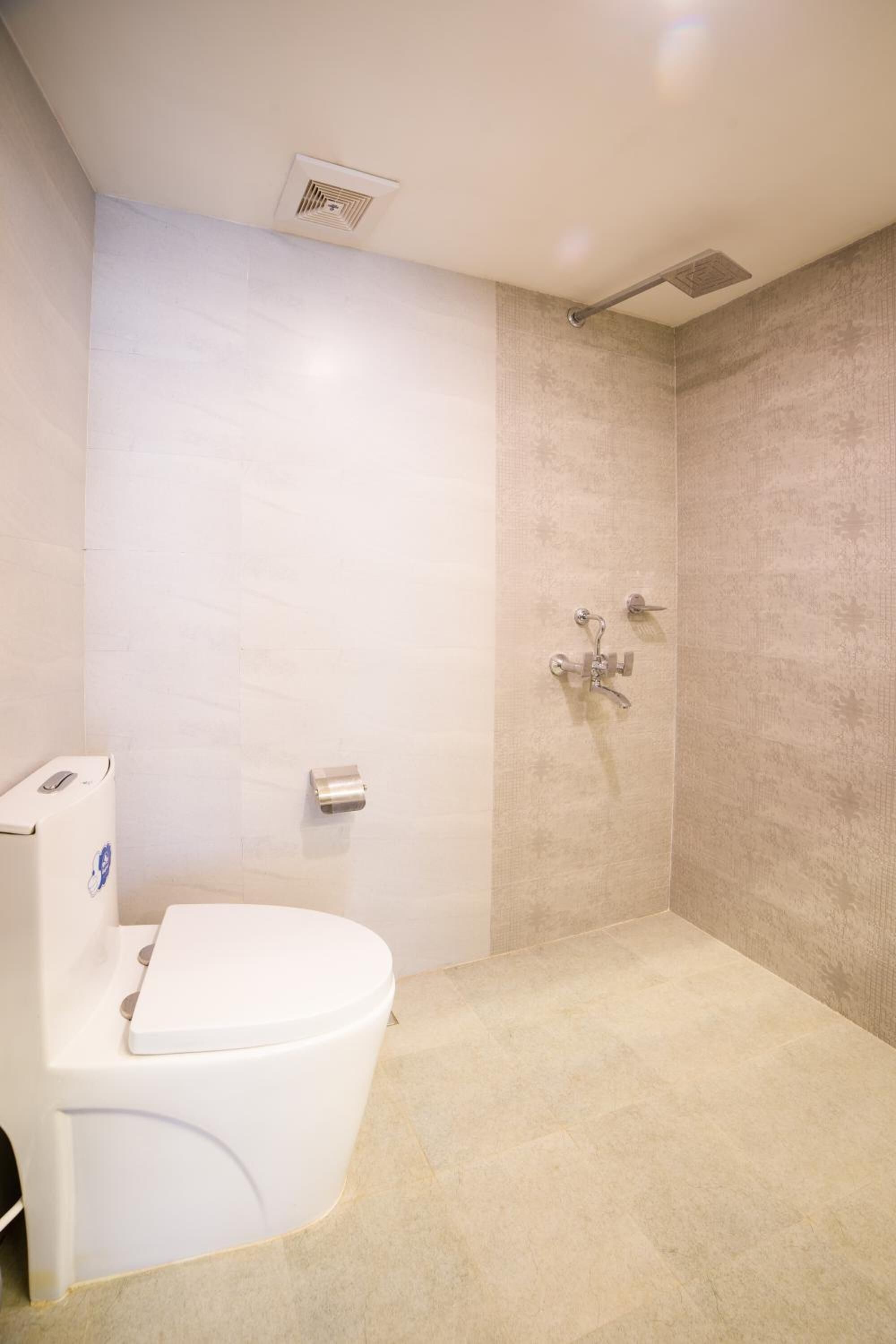 shower, rainfall showerhead, free toiletries, slippers