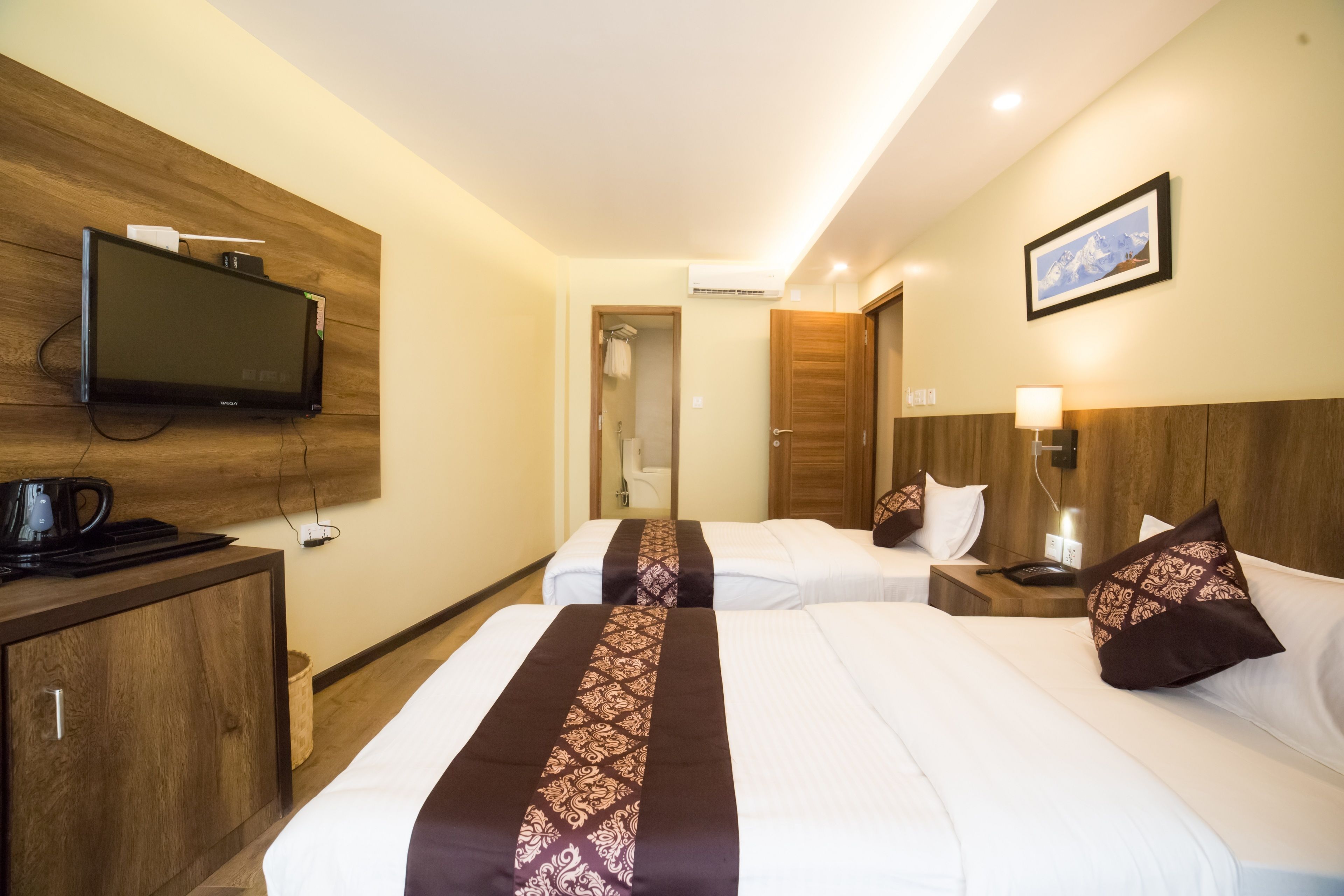 deluxe room | desk, rollaway beds, free wifi, bed sheets