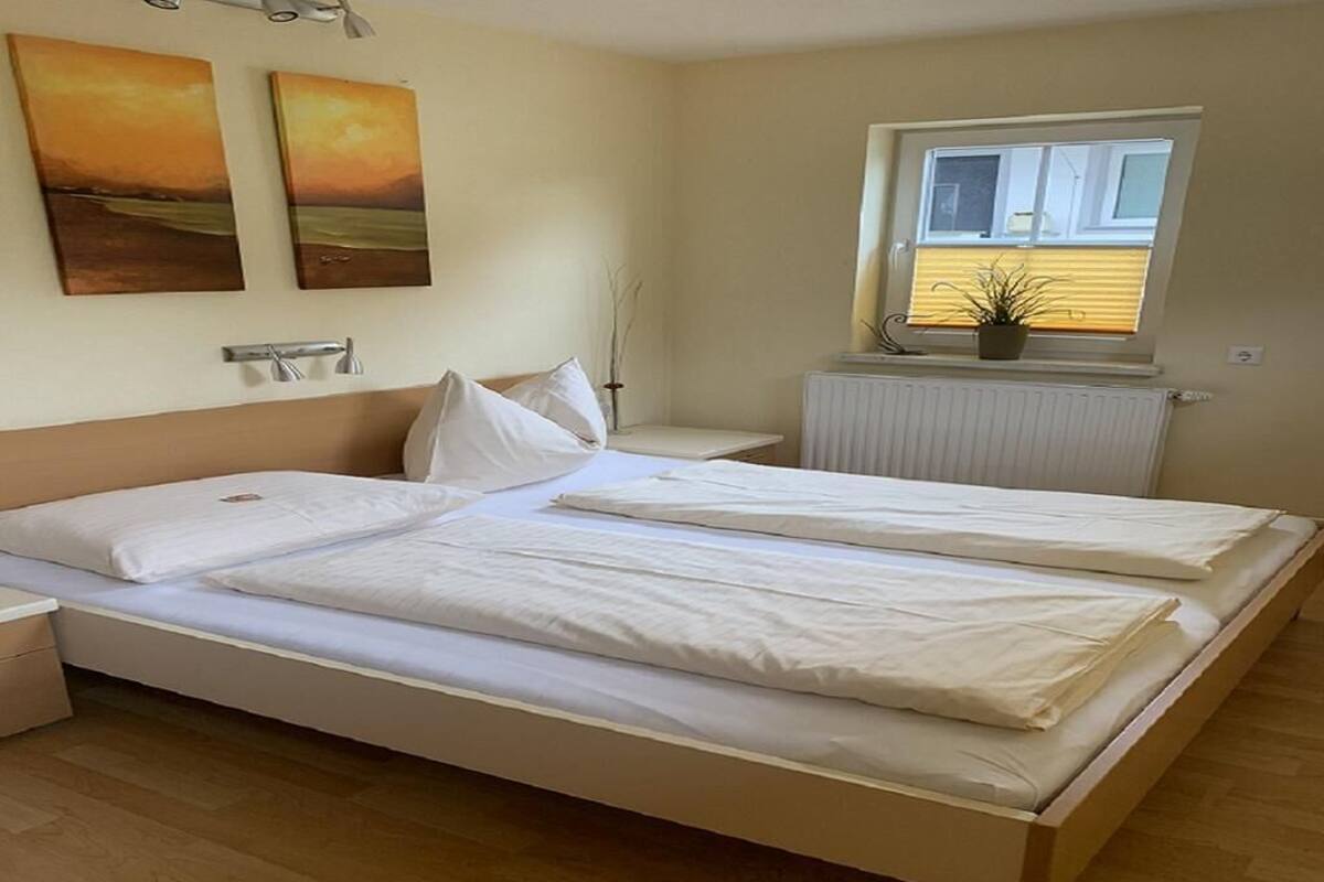 Apartment, Mountain View | 3 bedrooms, in-room safe, free WiFi, bed sheets
