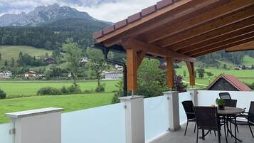 Apartment, Terrasse | Zimmersafe, kostenloses WLAN, Bettwäsche