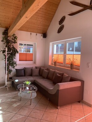 Apartamento (Saunahaus) | Sala de estar | TV de tela plana 24 polegadas com canais via satélite, TV