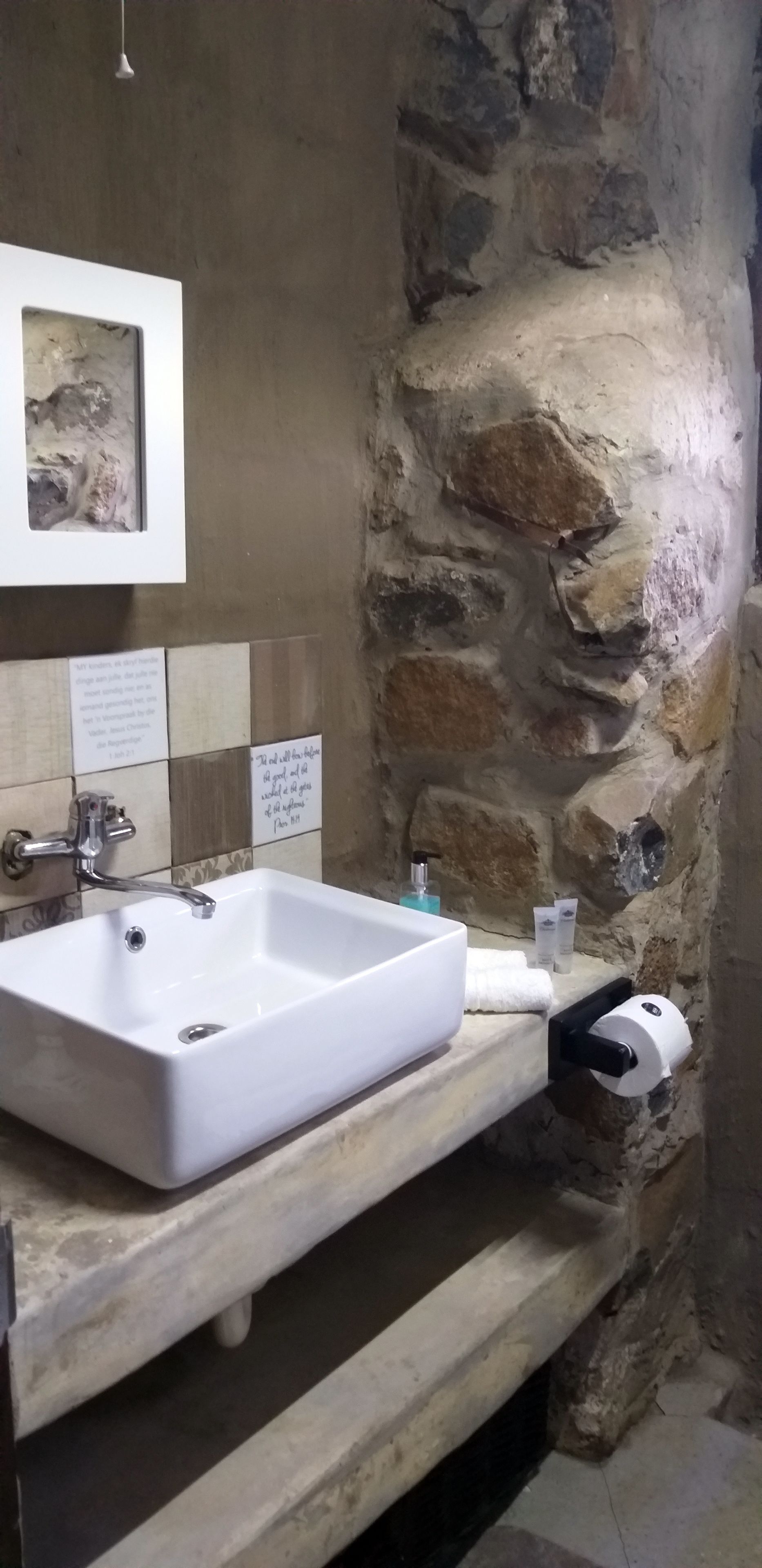 Bathroom | Free toiletries, towels, soap, toilet paper