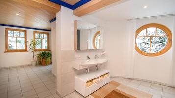 Villa | 5 bedrooms, in-room safe, desk, iron/ironing board