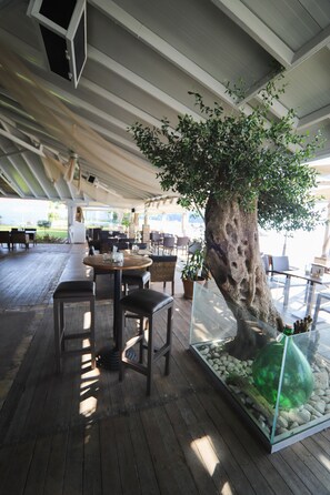 Outdoor dining - Scheria Hotel (Corfu)