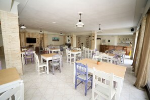Free daily continental breakfast - Scheria Hotel (Corfu)