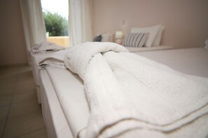 Triple Room | In-room safe, free WiFi, bed sheets - Scheria Hotel (Corfu)