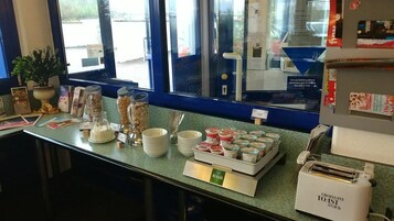 Daily buffet breakfast (EUR 9.90 per person)