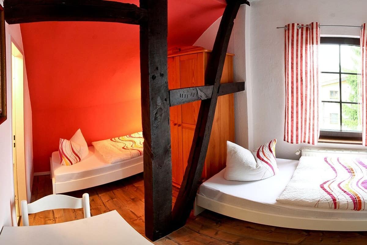 Twin Room | WiFi (free), individually decorated