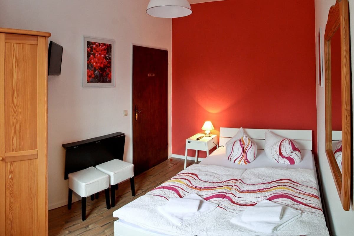 Economy Double Room | WiFi (free), individually decorated