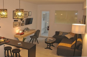 Superior-Apartment | Wohnzimmer | Flachbildfernseher