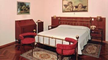 1 chambre, lits bébé (gratuits), Wi-Fi gratuit, draps fournis