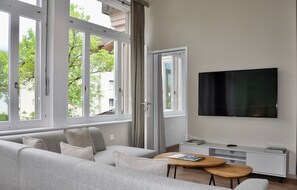 Luxury Apartment (incl. 125 CHF cleaning fee) | Living area | 55-inch flat-screen TV with digital channels, Smart TV, heated floors - The Loft Interlaken (Interlaken)