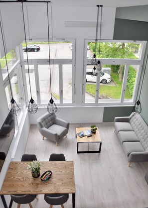 Gallery Loft (incl. 125 CHF cleaning fee) | Living area | 55-inch flat-screen TV with digital channels, Smart TV, heated floors