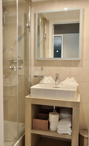 Apartemen Mewah (incl. 125 CHF cleaning fee) | Kamar mandi | Perlengkapan mandi gratis, pengering rambut, handuk, dan sabun