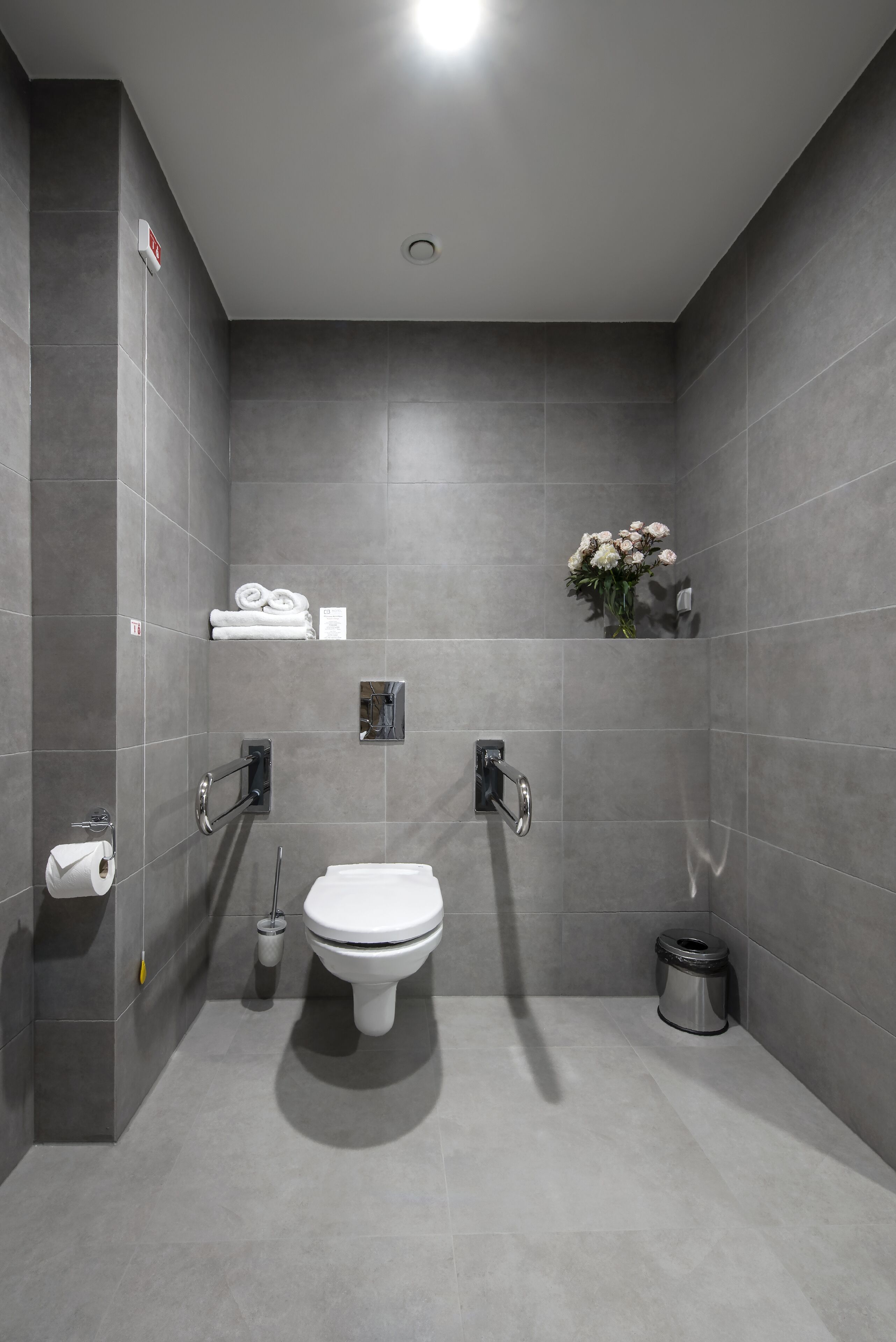 twin room, accessible | bathroom | shower, designer toiletries, hair dryer, towels