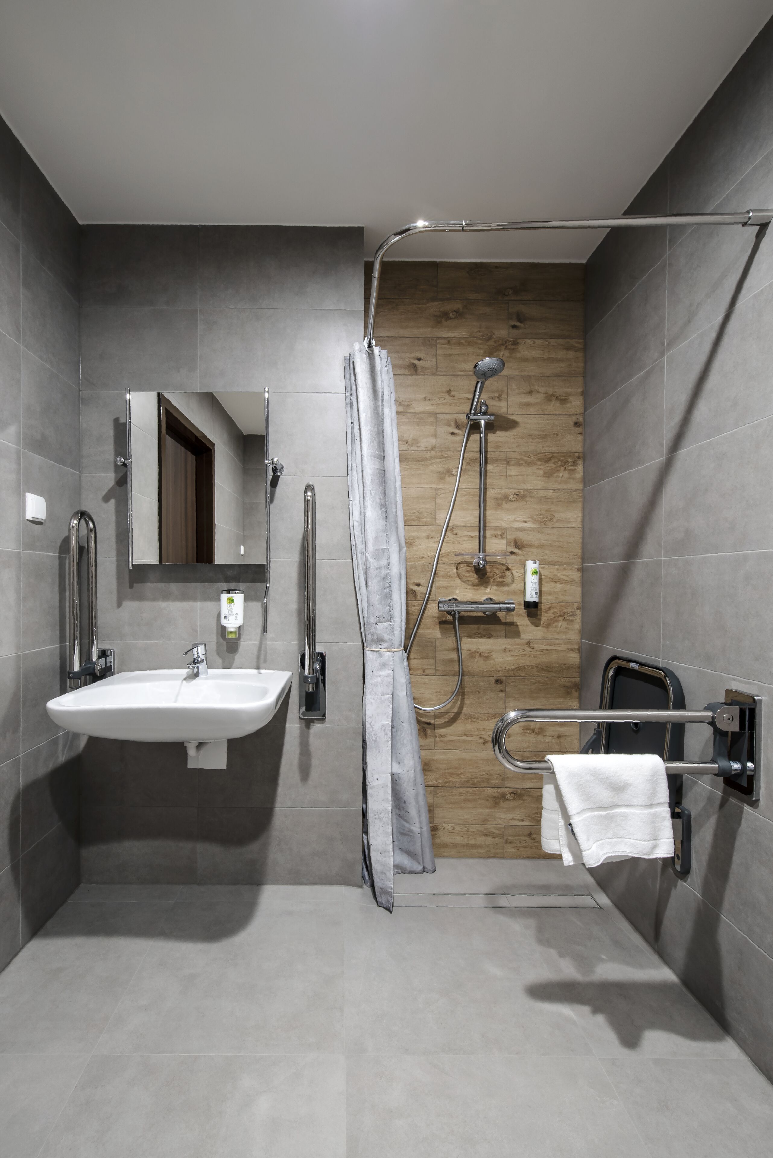 twin room, accessible | bathroom | shower, designer toiletries, hair dryer, towels