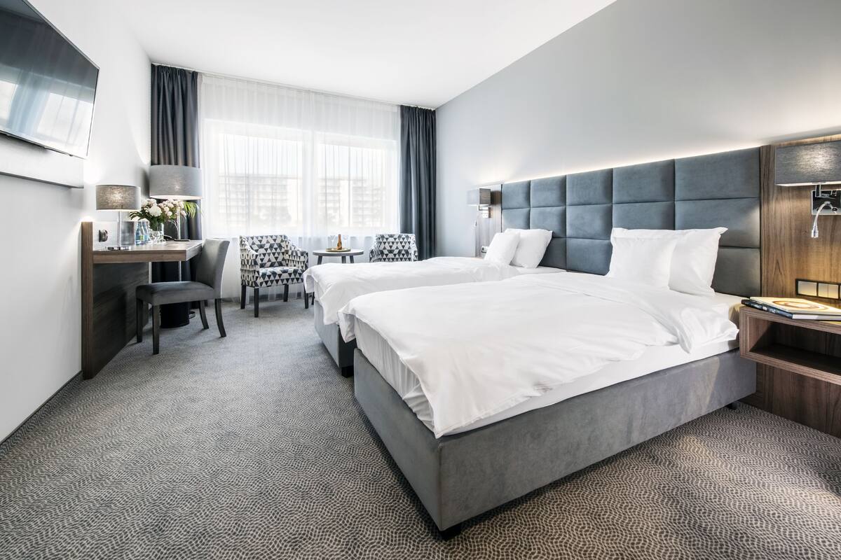 Standard Twin Room | Minibar, desk, laptop workspace, blackout drapes