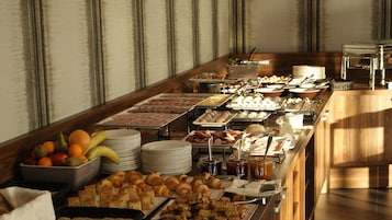 Desayuno buffet todos los días (con cargo)