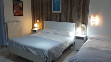 Basic-Dreibettzimmer | Kostenloses WLAN, Bettwäsche, Rollstuhlgeeignet