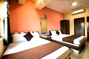 Executive Quadruple Room | Soundproofing, free WiFi - Lusia Inn (Bengaluru)