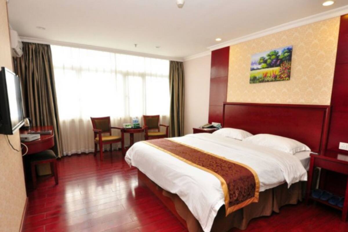 Desk, blackout curtains, iron/ironing board, free WiFi