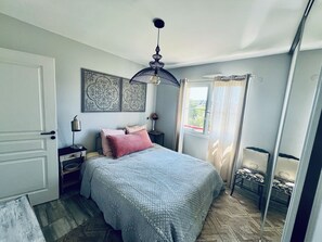 2 bedrooms, iron/ironing board, free WiFi, bed sheets