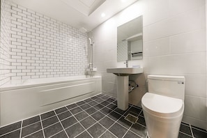 Luxury Room (VIP Room) | Bathroom | Free toiletries, hair dryer, bathrobes, slippers