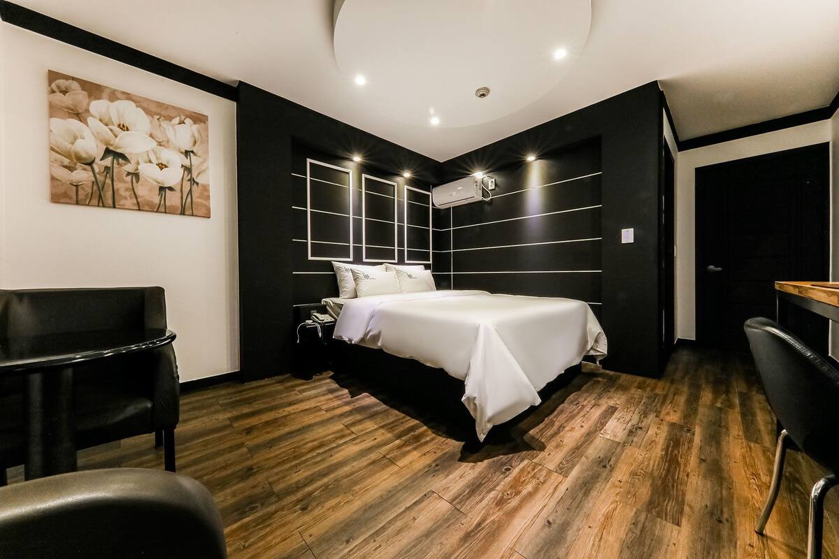 Deluxe Room | Free WiFi, bed sheets