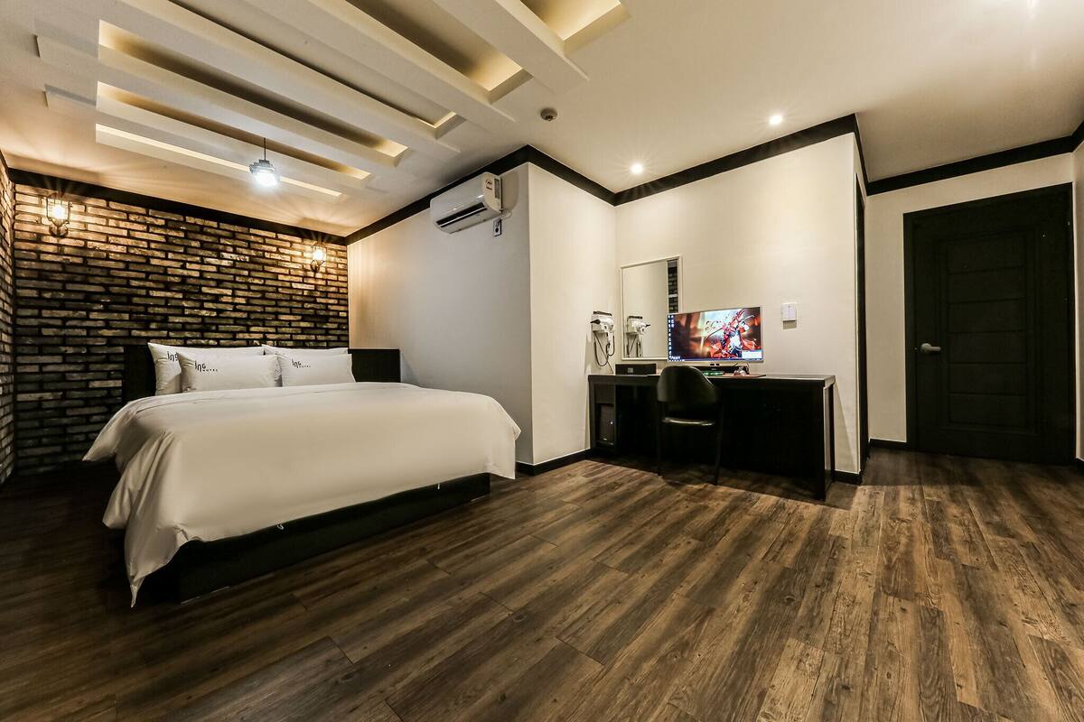 Luxury Room (VIP Room) | Free WiFi, bed sheets