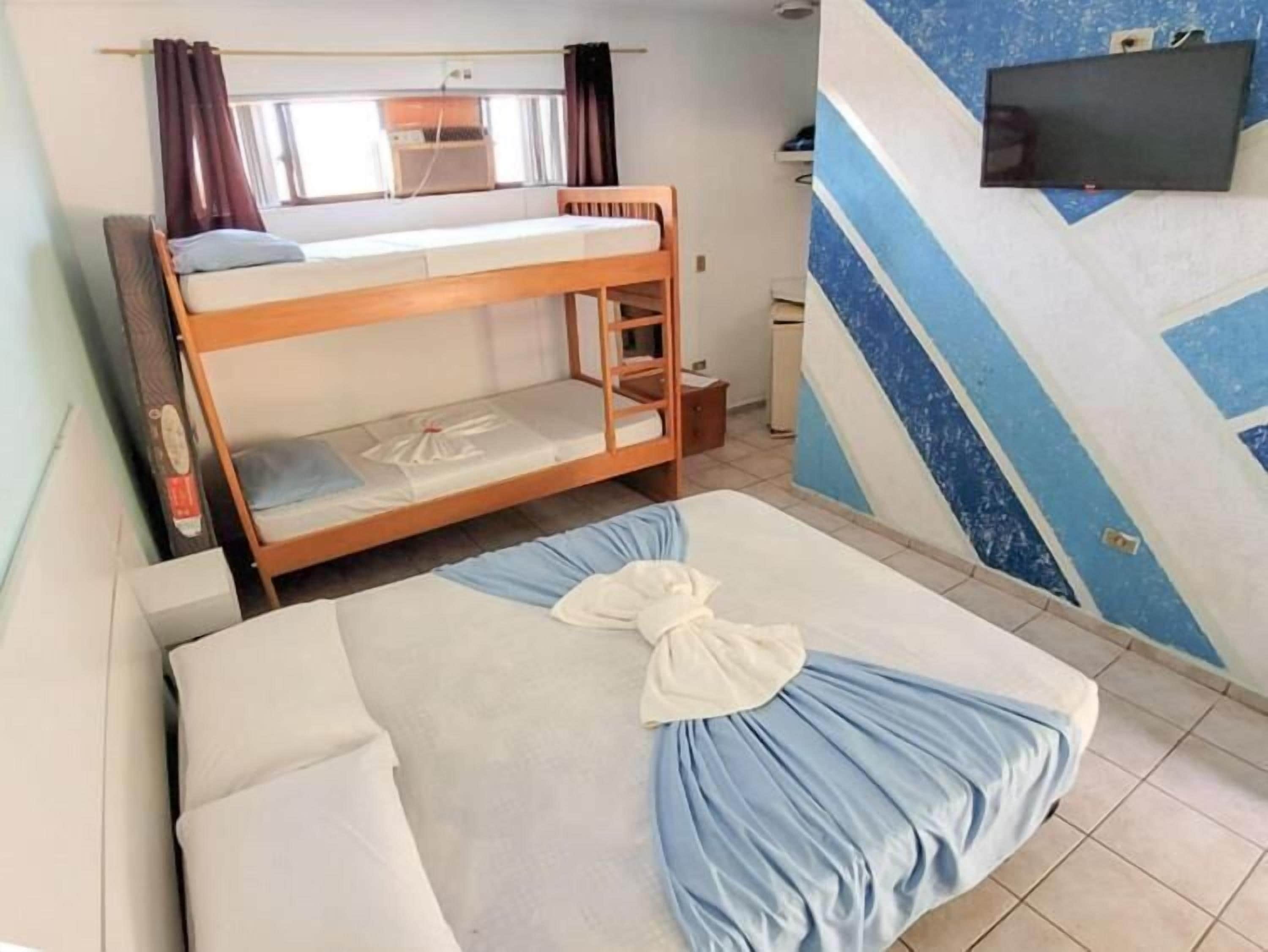 Minibar, sistema de insonorización, wifi gratis y ropa de cama 