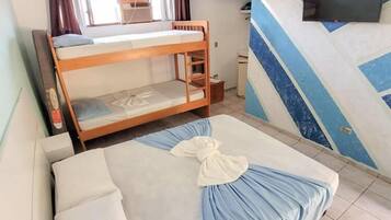 Habitación Deluxe, patio | Minibar, wifi gratis, ropa de cama