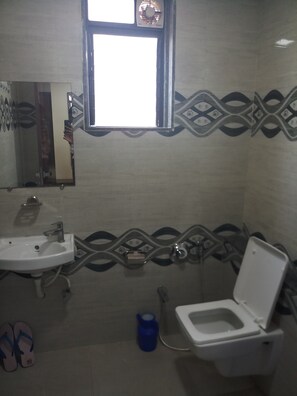 淋浴设施、免费洗浴用品、毛巾