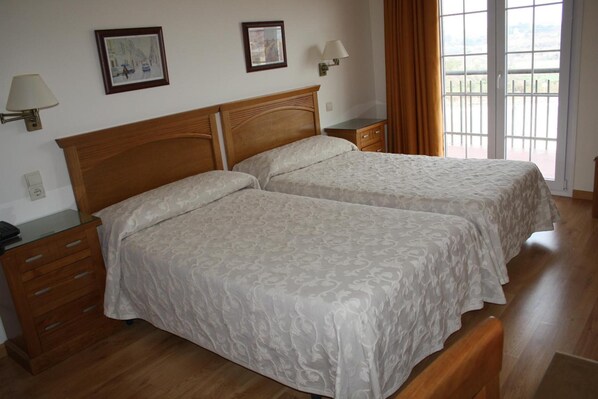 Espacio para trabajar con laptop, insonorización y wifi gratis 