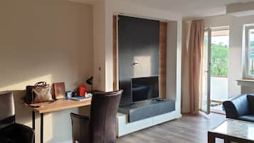 Apartment, 1 Bedroom (Nr. 3) | Living area | Flat-screen TV, MP3 dock