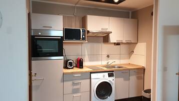 Apartment, 1 Bedroom (Nr. 3) | Private kitchen | Fridge, microwave, stovetop, espresso maker
